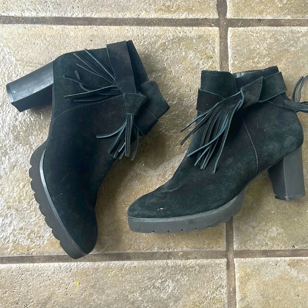 Sacha London never worn